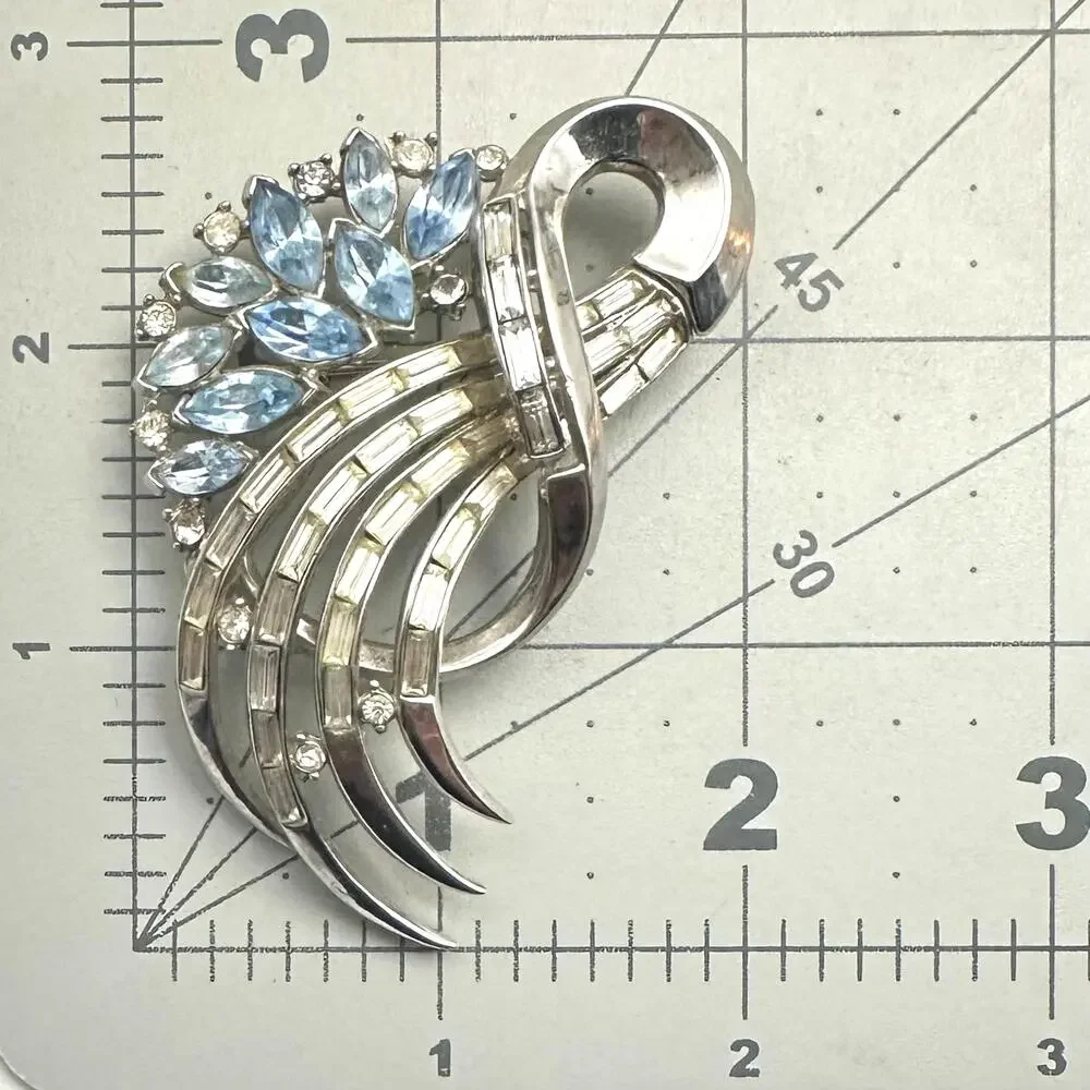 Trifari Alfred Philippe 1952 Comet silver tone clear sky blue rhinestones brooch